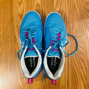 Diadora tennis shoes. Size 8. Worn once! Excellent condition!